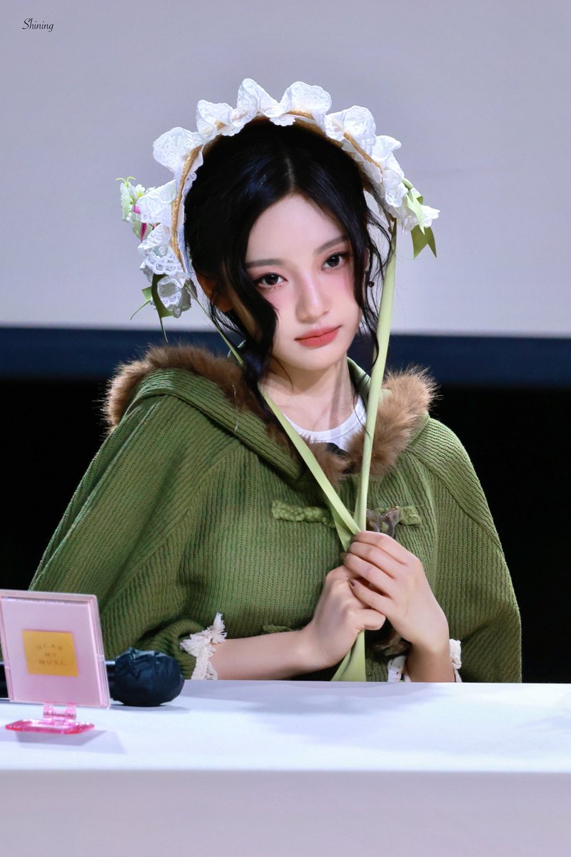 ningning (@ningshourly) on Twitter photo 