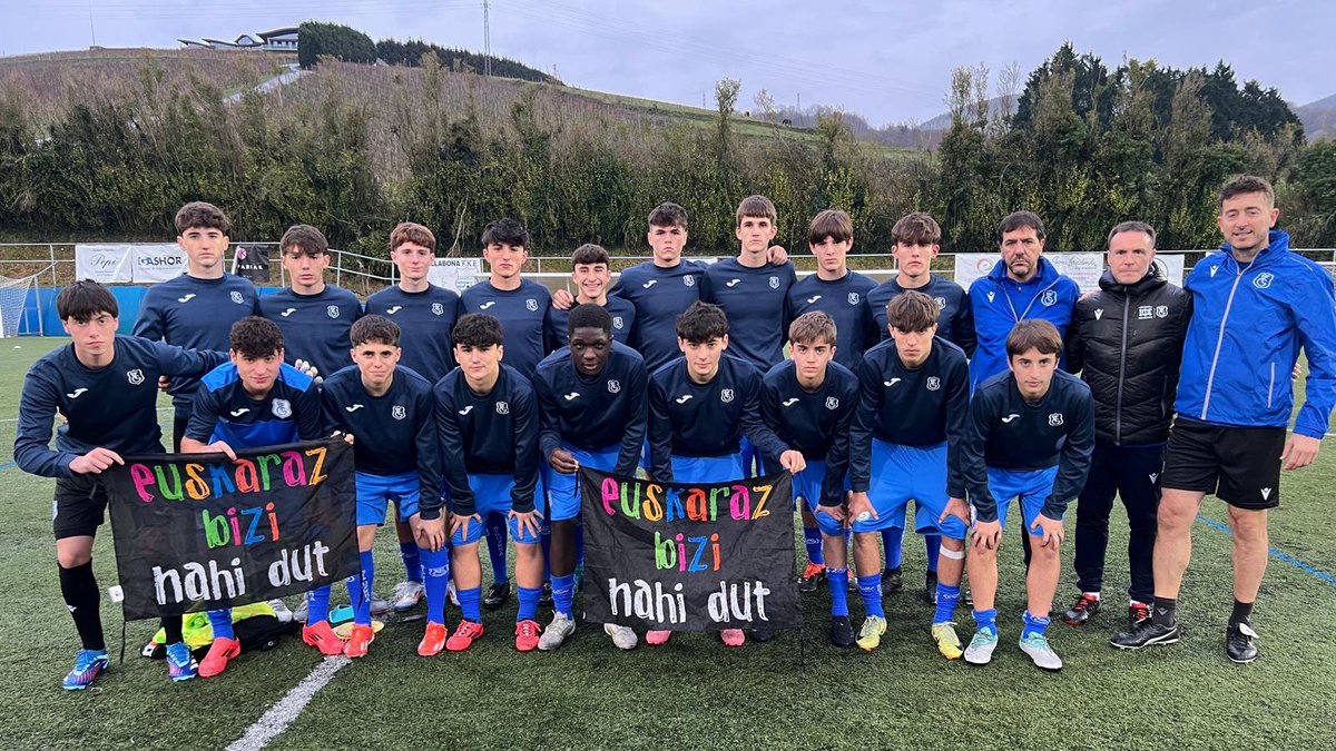 gipuzkoafutbola's tweet image. 🔵⚪️ 𝐆𝐈𝐏𝐔𝐙𝐊𝐎𝐀𝐊𝐎 𝐒𝐄𝐋𝐄𝐊𝐙𝐈𝐎𝐀𝐊

Kadete eta infantil mutilek entrenamendu saioa izan dute Arratzainen.

Sesión de entrenamiento de las selecciones cadete e infantil masc. en Arratzain.

Mila esker @billabonafke -ri zelaia uzteagatik.

#GipuzkoaBatGara