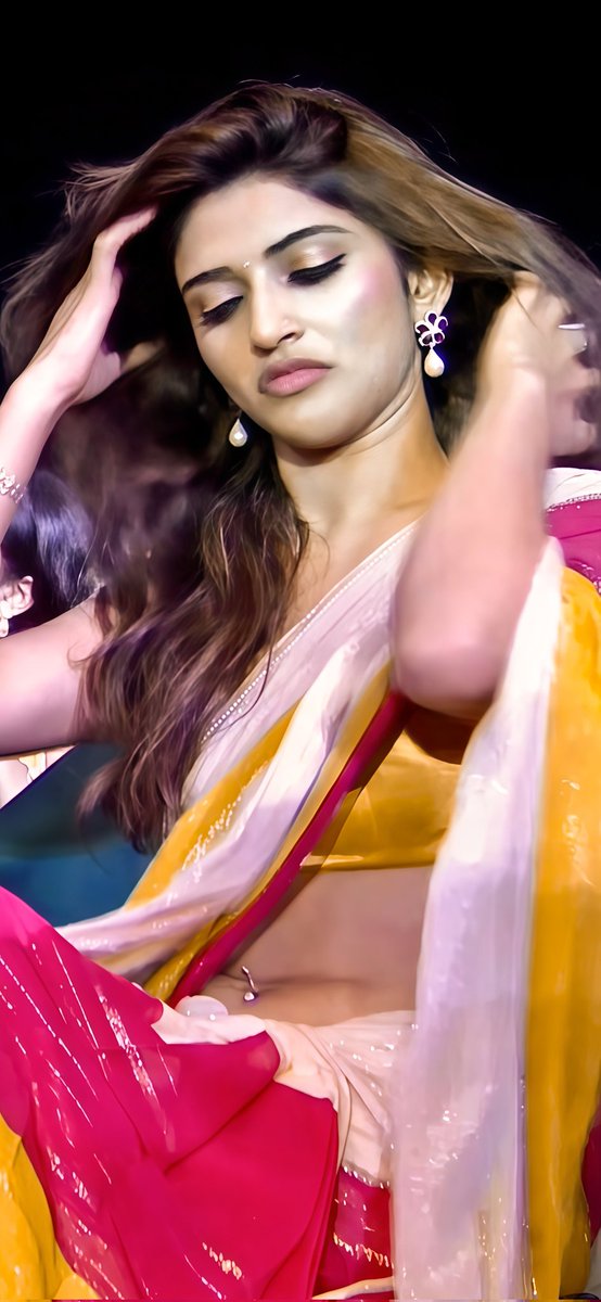 RSprabha8's tweet photo. Trending Queens hair flip poses 😻🔥
#RashmikaMandanna #Rashmika #Sreeleela #Pushpa2 #Pushpa2TheRule #Pushpa #Pushpa2ThaRule #Pushpa2TheRuleBookings #Pushpa2WildfireJAAthara #PushpaPartner #Pushpa3 #Pushpa3TheRampage #TheGreatestOfAllTime #Thalapathy69 https://t.co/I1cNDdLTg7