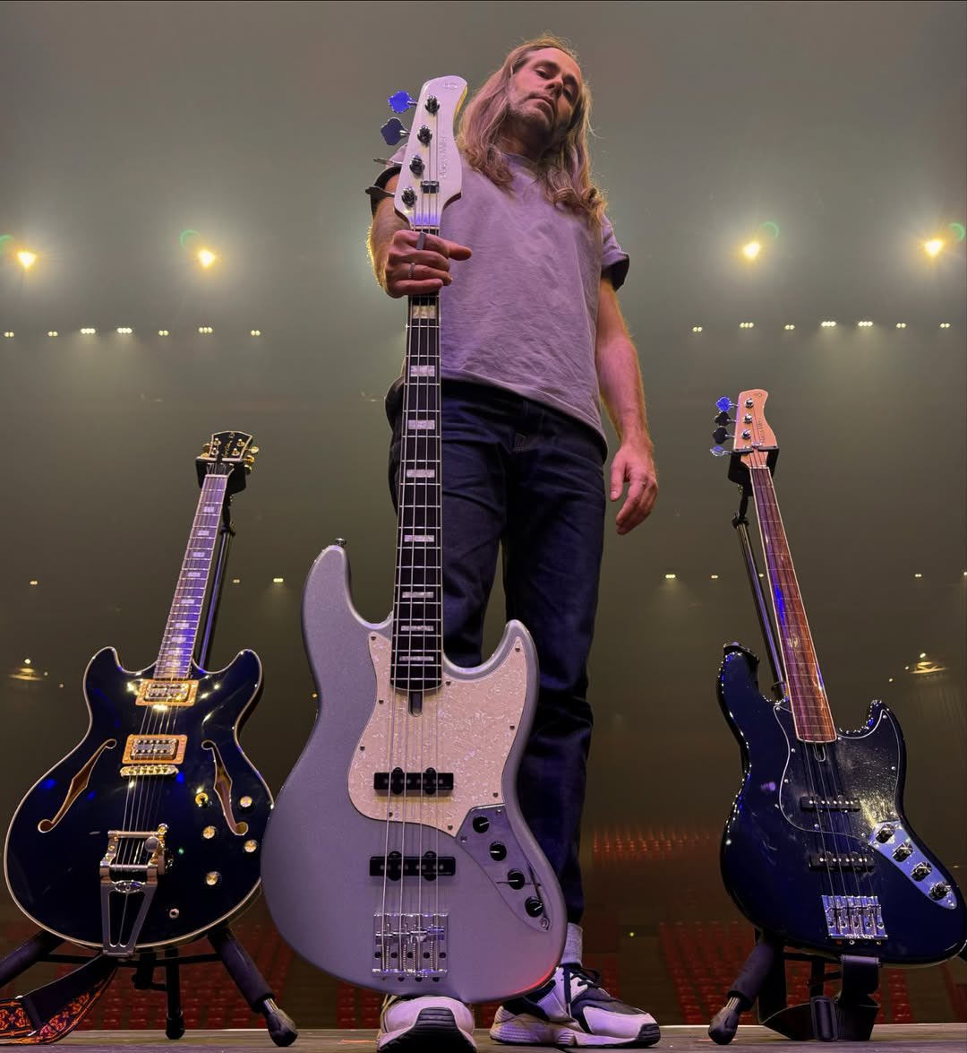 sireusaofficial's tweet photo. When Sire is not only a gear but family. #SireV7 #SireH7 #Sireguitars #Sirebass #MarcusMiller #LarryCarlton 📸: @vincentlany @mathieullopart https://t.co/s8LnQQkMQw