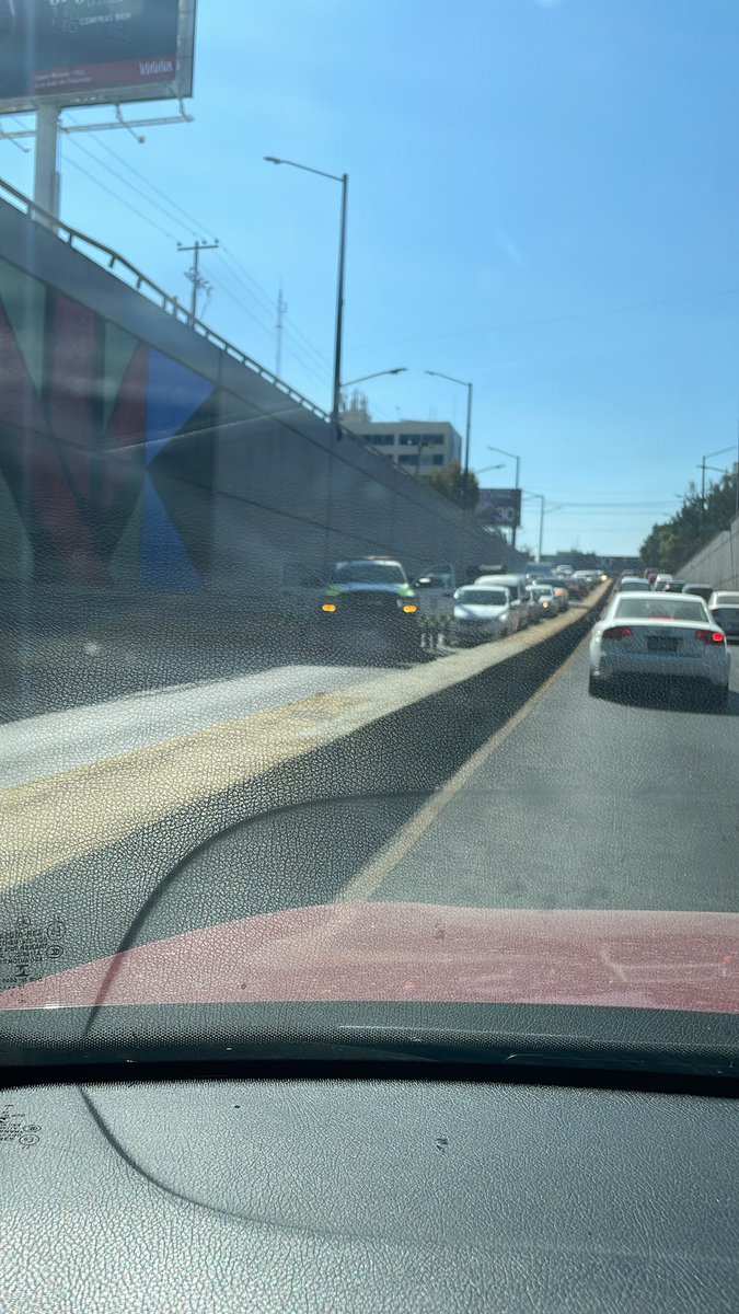 Mario_gdl82's tweet photo. @Trafico_ZMG túnel de López Mateos hacia la minerva cerrado sur a norte https://t.co/rGWWrIA4Cb