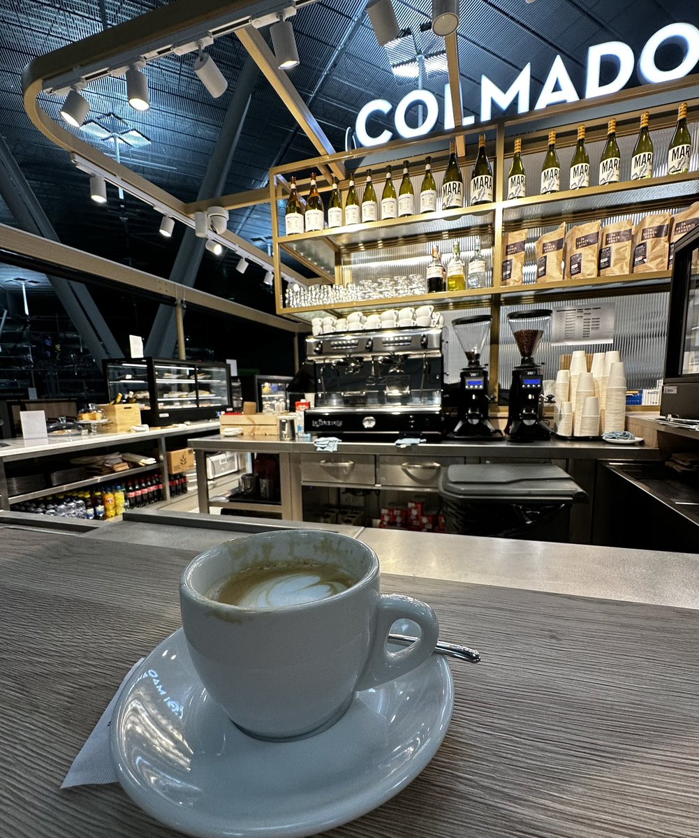 WavesANDWind's tweet photo. #ElColmado un concepto gourmet y local (y con tazas de verdad) en el Aeropuerto de Santiago #SCQ https://t.co/VTlkjjywRz