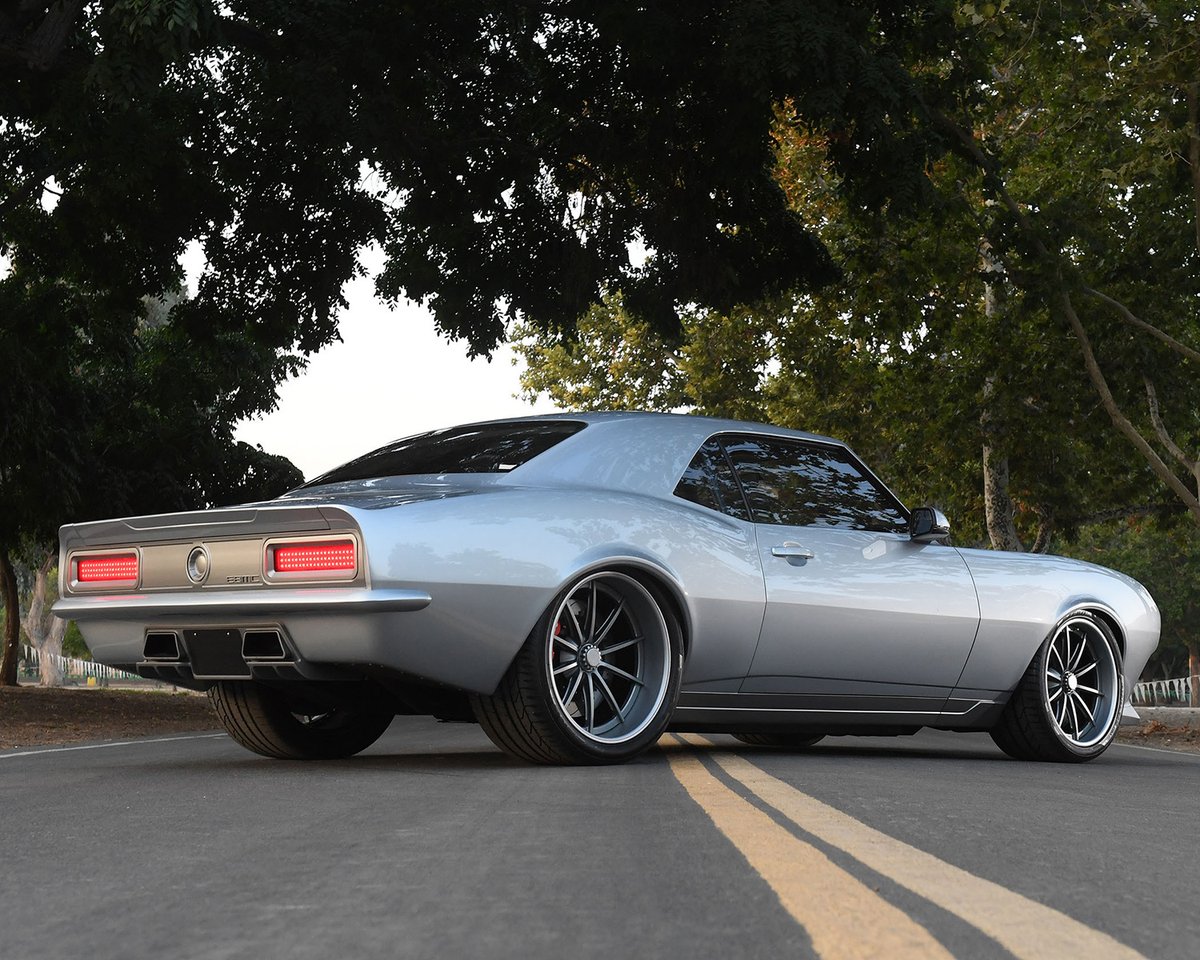 Barrett_Jackson's tweet photo. @chevrolet Built by EBMC, this custom coupe roars with a #ProCharger LT4 #V8, shifts through a Tremec T56 Magnum and grips the road on a gStreet chassis with #Forgeline wheels and #Wilwood brakes.
Learn More: https://t.co/7sAQzaMBHV https://t.co/r1Hj5uJ04v