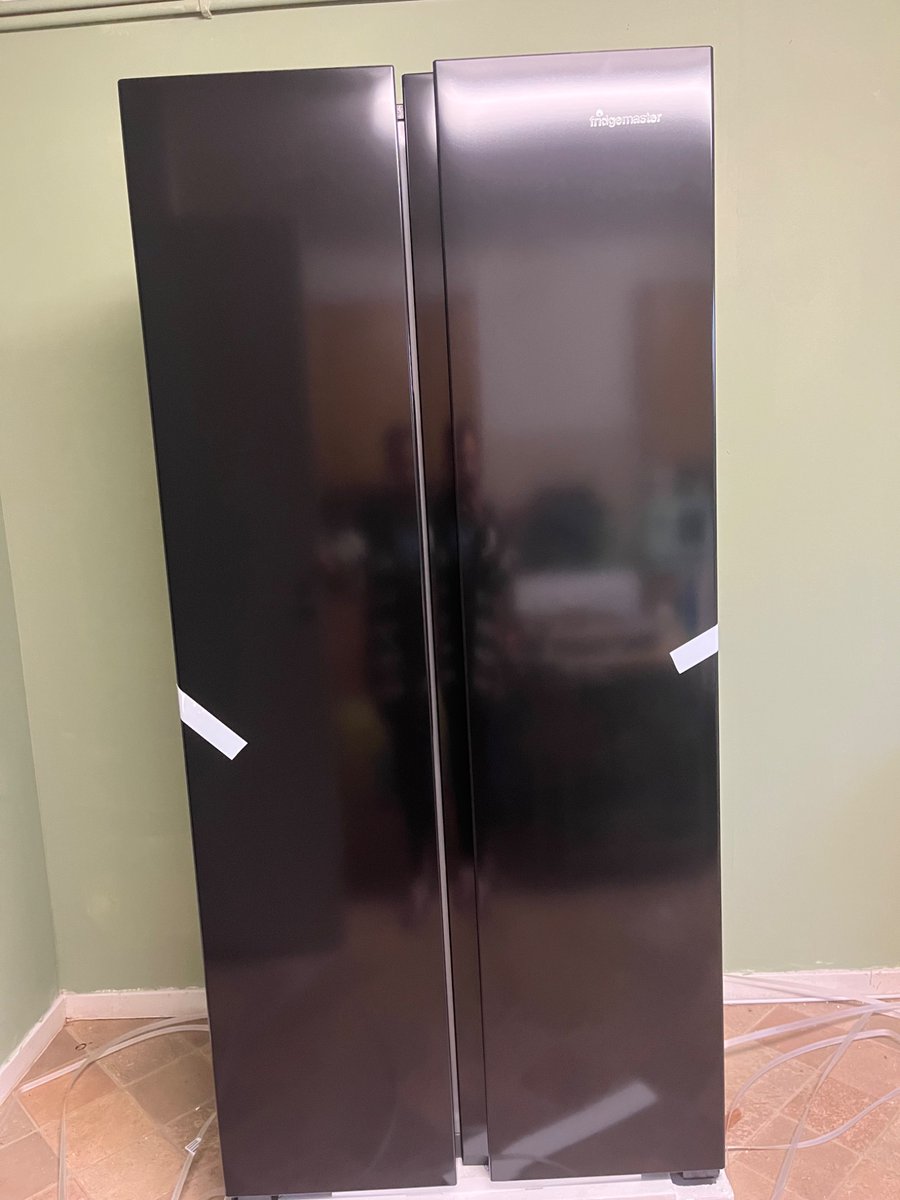 TiinkerJ's tweet photo. @verynetwork sends me the wrong fridge freezer, whilst taking away my current one and now I am left with the wrong item and a 5 year old who can’t have food until this is sorted. I wanted to keep the item for a partial refund but they can’t amend my account, how ridiculous! https://t.co/ijWe3NqPU9