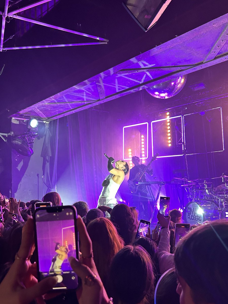 juli ☾ tweet media