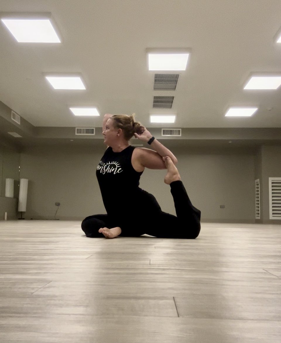stefmlayton's tweet photo. Stretching into this week https://t.co/KiHfDHBPnm