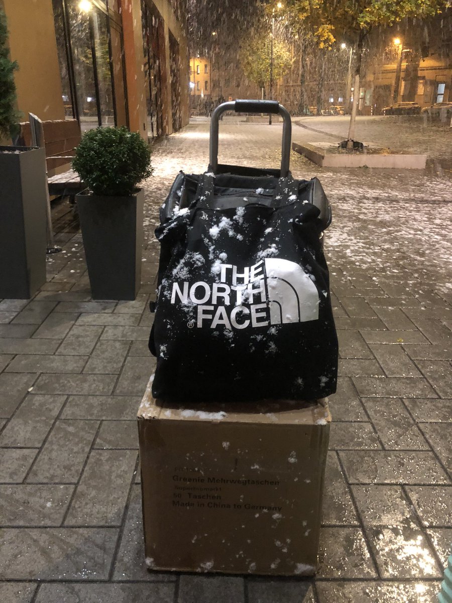 mikoasis's tweet photo. Snowwzz #Versailles https://t.co/B1TU19Xu2B