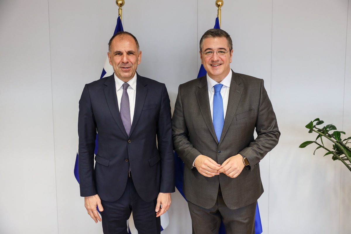 Υποδέχθηκα με χαρά τον φίλο Υπουργό Εξωτερικών της Ελλάδας Γιώργο Γεραπετρίτη στο γραφείο μου στις Βρυξέλλες. Συζητήσαμε για τη σημασία των Μεταφορών και του Τουρισμού για τη συνδεσιμότητα τόσο των ευρωπαίων πολιτών, όσο και μεταξύ της ΕΕ και τρίτων χωρών, η οποία αποτελεί βασικό