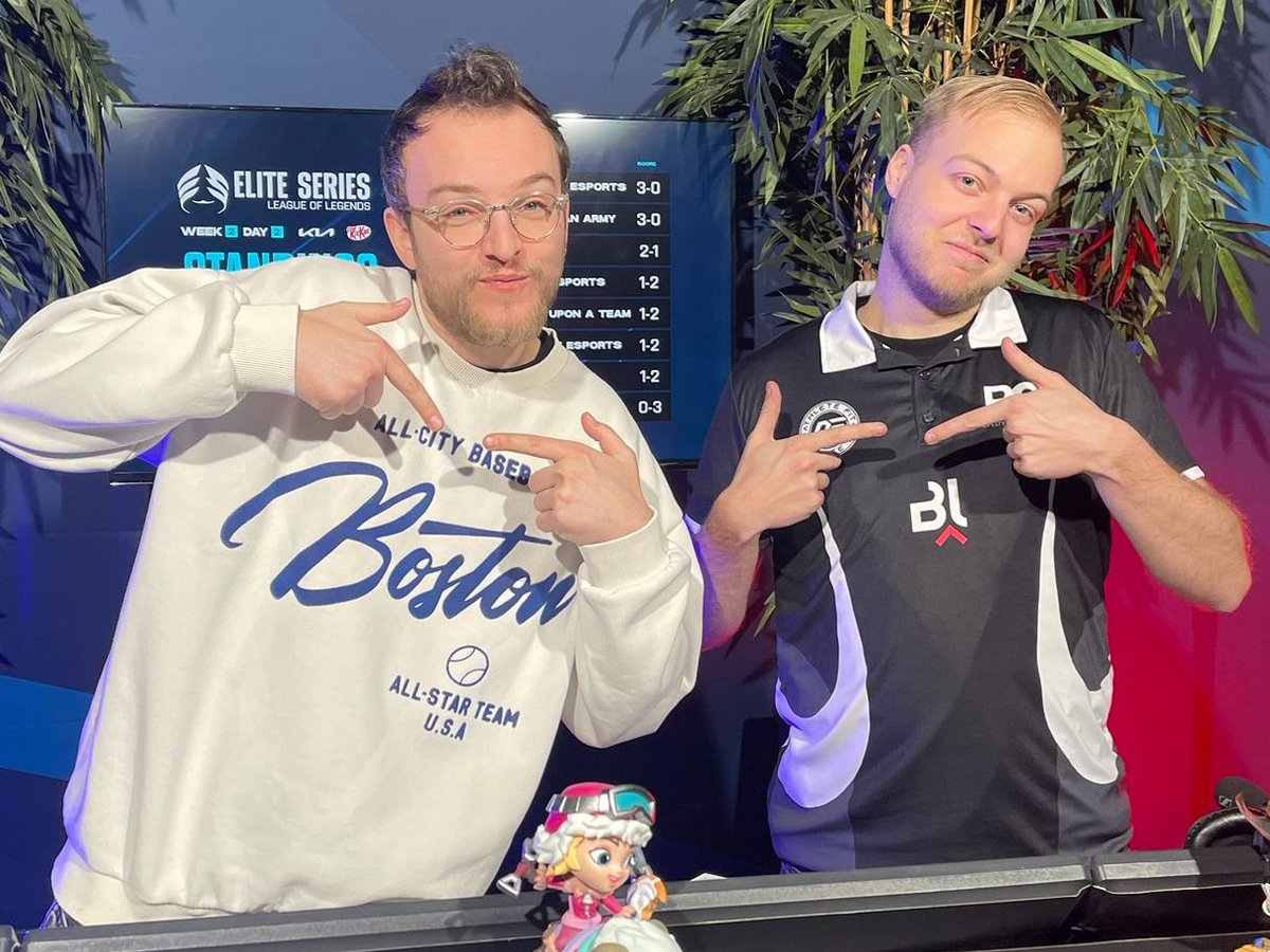 WoongLoL's tweet photo. 3 years of casting and hosting the Elite Series and all events surrounding the ERL. I'm a lucky guy. I even grew a beard! I had insane fun and I hope most of you who watched had fun too. It was always our priority to entertain the viewers through the good and the bad. 

#ESLOL o7 https://t.co/Y8FDRl9nk1