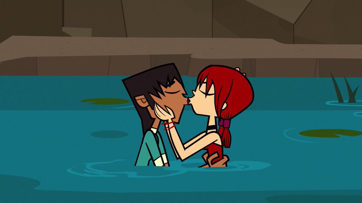 TDfan1998's tweet photo. Today marks 11 years since the TDAS finale premiered on the USA
Meaning… it’s been 11 years since we got the on-screen kiss of Mike and Zoey
#TotalDrama #MikexZoey #Zoke #TDAS https://t.co/IVwhdEmv8t