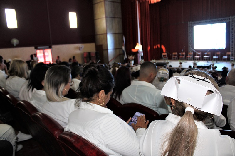 MINSAPCuba's tweet photo. ⚕️En la conmemoración en #SanctiSpíritus este #3DeDiciembre el Secretario del @sindicatosalud2 doctor @GonzalezBadia aseguró:
🗣 Los trabajadores de la #Salud en #Cuba continuaremos ratificando la unidad indestructible
entorno a nuestro @PartidoPCC y a Revolución "🇨🇺 https://t.co/y0oIpzrXEk
