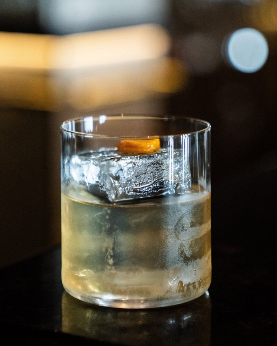 Javarumco's tweet photo. Crafted for moments that matter. 🥃✨ Our premium rum shines in every sip, delivering smooth, bold flavours that elevate any occasion. Cheers to the finer things in life!

#JavaMur #JavaMurRum #Cocktails #Mixology #Mixologist #RumCocktail #JavaCocktails https://t.co/Ncm1hnFKtA