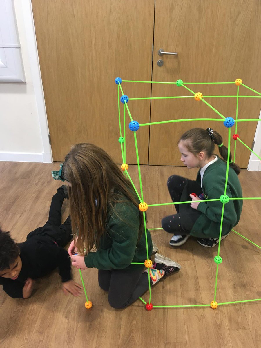The young people getting creative at building Dens at Playrangers recently 👏🏻🥰

•
#playrangers #youthwork #creative #play #youthgroups #leith #community #empoweringyoungpeople