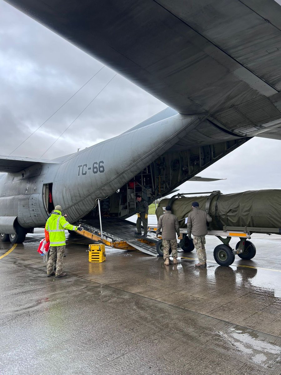ytbara202's tweet photo. UN MOMENTO HISTÓRICO PARA LA FUERZA AÉREA Y PARA EL PAÍS 🇦🇷.  El primer F-16 argentino ya está en camino. Los principales componentes viajan en un Hércules C-130 desde Aalborg, Dinamarca. Recuperamos nuestra capacidad supersónica, ¡el cielo argentino nunca estuvo más protegido!
Fuente: @MinDefensa_Ar