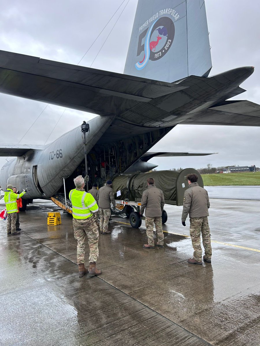 ytbara202's tweet photo. UN MOMENTO HISTÓRICO PARA LA FUERZA AÉREA Y PARA EL PAÍS 🇦🇷.  El primer F-16 argentino ya está en camino. Los principales componentes viajan en un Hércules C-130 desde Aalborg, Dinamarca. Recuperamos nuestra capacidad supersónica, ¡el cielo argentino nunca estuvo más protegido!
Fuente: @MinDefensa_Ar