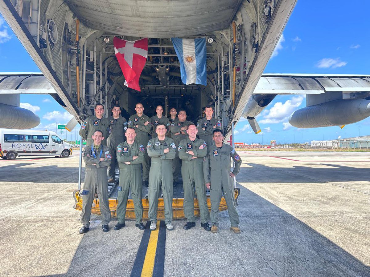 ytbara202's tweet photo. UN MOMENTO HISTÓRICO PARA LA FUERZA AÉREA Y PARA EL PAÍS 🇦🇷.  El primer F-16 argentino ya está en camino. Los principales componentes viajan en un Hércules C-130 desde Aalborg, Dinamarca. Recuperamos nuestra capacidad supersónica, ¡el cielo argentino nunca estuvo más protegido!
Fuente: @MinDefensa_Ar