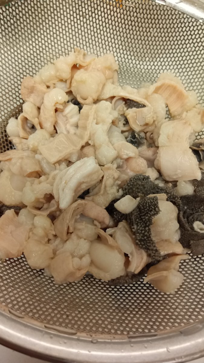 肉屋は肉のプロであっても戦略含む経営のプロではない
新しい案件が来すぎてリソースが全く足りなくなった
黒字化はしたがまだ少額…

俺って頭悪いなーって思いながら
シマチョウを茹でるのである