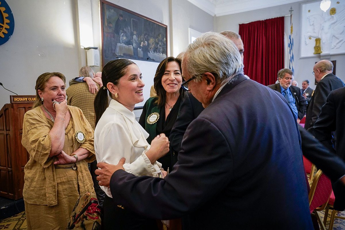 vickitacaceres's tweet image. Gracias al @Rotarymvd por la invitación. Fue un placer participar en este último almuerzo del año e intercambiar sobre los desafíos y avances de la educación en nuestro país.
