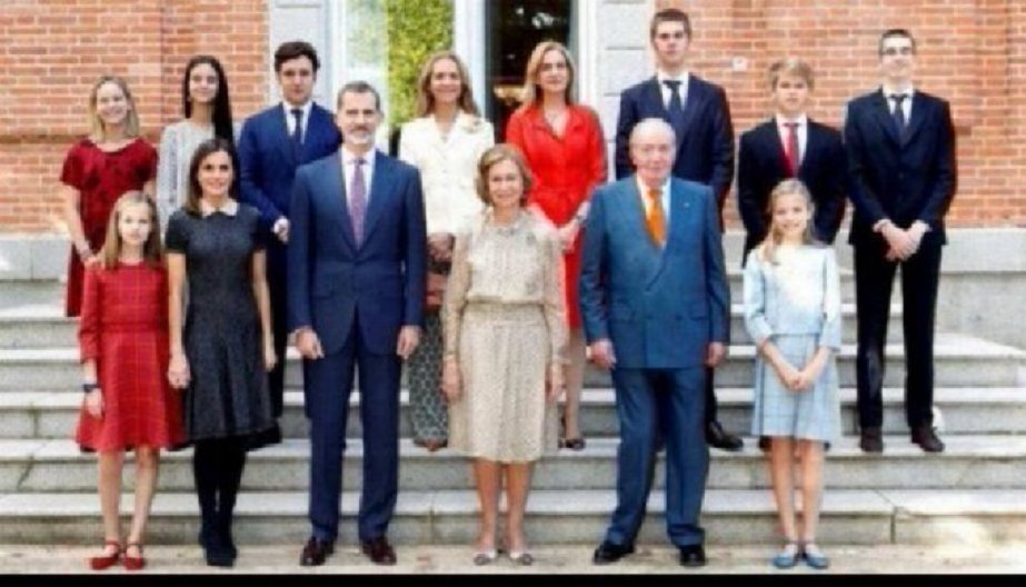 Maga020566's tweet photo. Monarquía española : 
Inviolable
Inimputable
Irresponsable
Impresentable
#AbdicaYaFelipeVI❤️💛💜 https://t.co/IYsBpdG39j