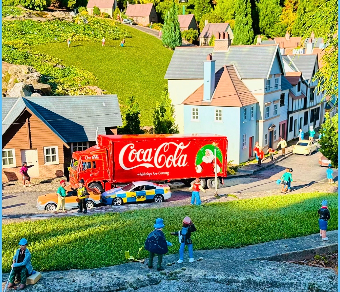 Holidays Are Coming! 🎄✨

The magic of Christmas rolls into the #modelvillage as the ‘very miniature’ iconic Coca-Cola van spreads holiday cheer! 

It looks even better during our #Christmas Illuminations.  Full details and top tips: model-village.co.uk/whats-on