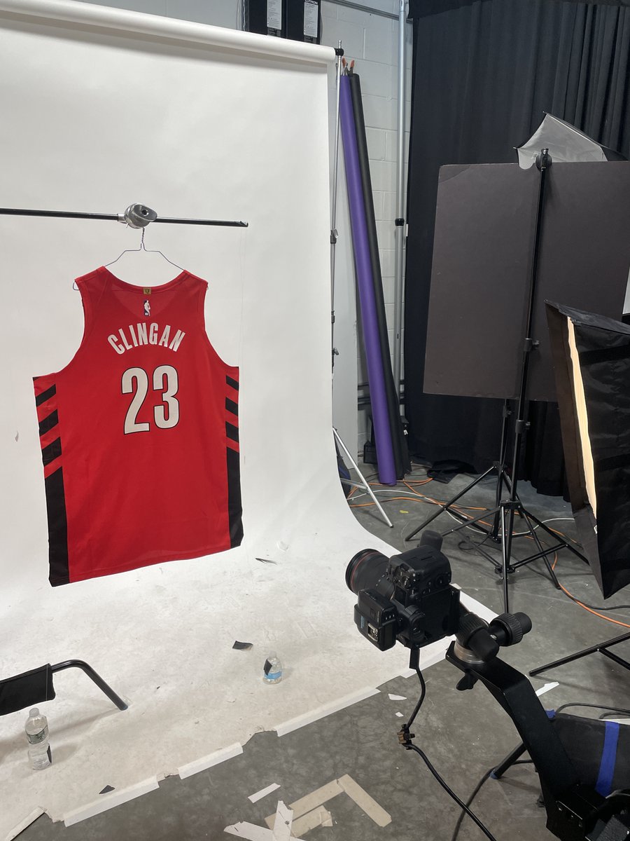 Rookie Debuts available at auction! Top 10 picks Tidjane Salaun and Donovan Clingan have already played big minutes this season, as both the Blazers and Hornets have bolstered their lineups with young talent. See some of our fave BTS shots. Bid here: sothebys.com/en/buy/auction…