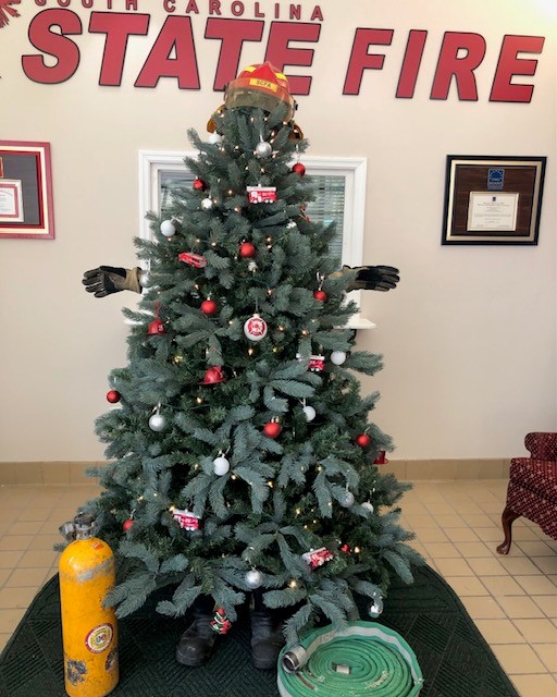 SCStateFire's tweet image. SC State Fire is “gearing up” for the holiday season! 

If you are on campus, stop by the Academy (Bldg 3) and check out our festive firefighting-related lobby decorations.

 #SCStateFire #HolidaySeason #CampusLife #FestiveDecorations