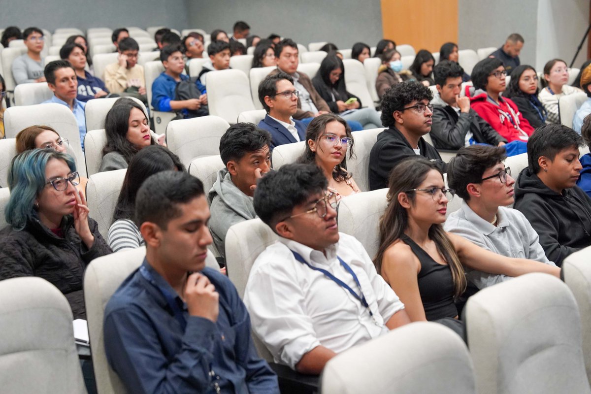 upsalesianaec's tweet image. 🤖💡 Compartimos el resumen del segundo día del IV Congreso Internacional #SmarTech 2024. En esta jornada exploramos temas como sistemas inteligentes y tecnología aplicada en salud, sistemas de aprendizaje y más. 🙌.

🔍 También se contó con charlas magistrales a cargo del Dr.