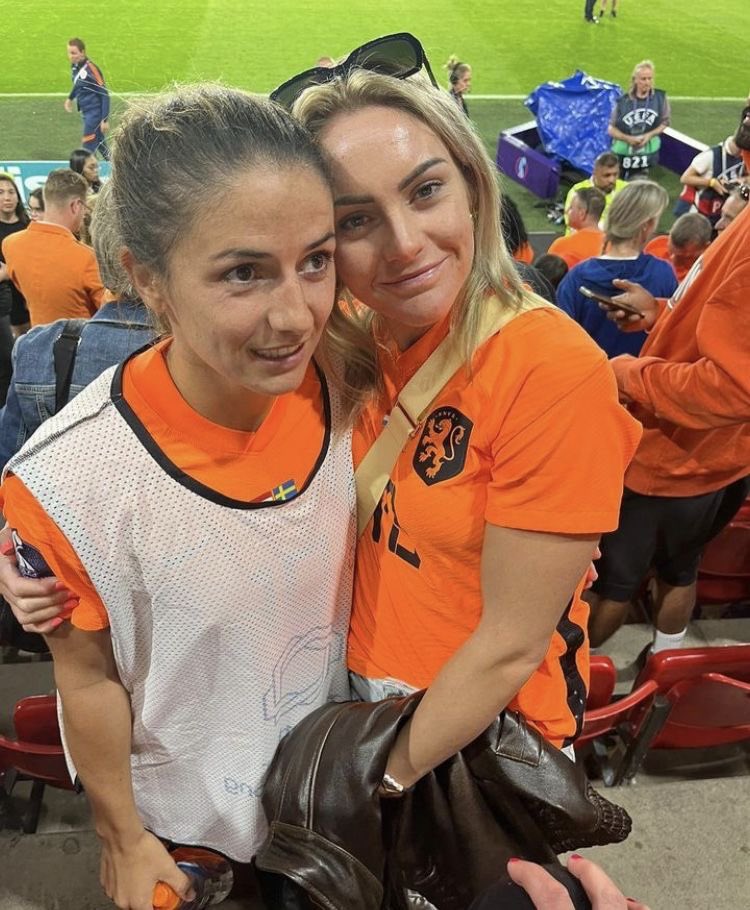 vandedonkfc's tweet photo. whatever who cares about friendlies, we’re getting ellie carpenter euros wag again in the summer anyway and that’s all that matters https://t.co/IIq2shWLjd