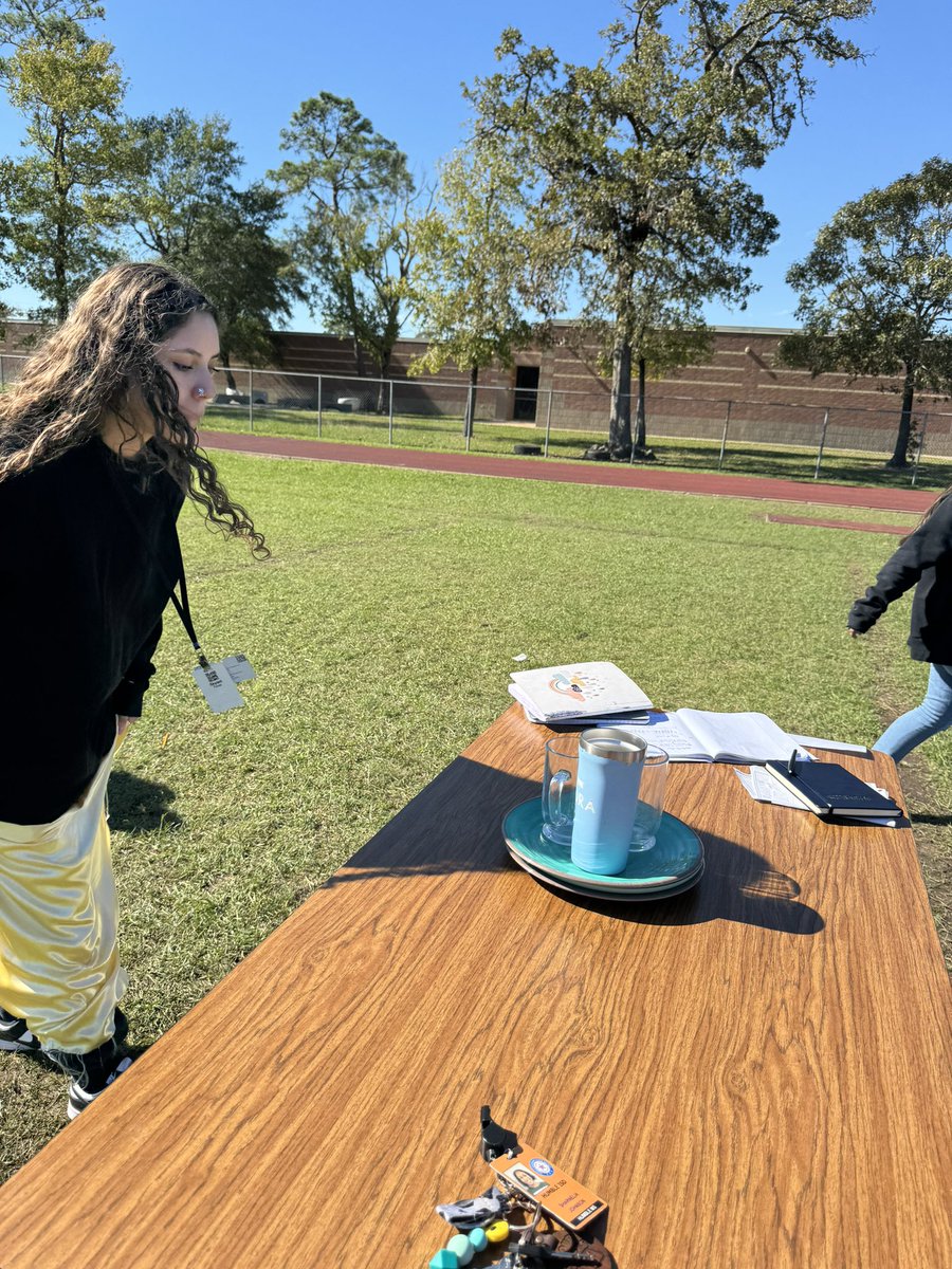 HumbleMSScience's tweet image. It’s not magic!! It’s Newtons Laws! @HumbleISD @Humble_2ndSci #doingsciencedaily