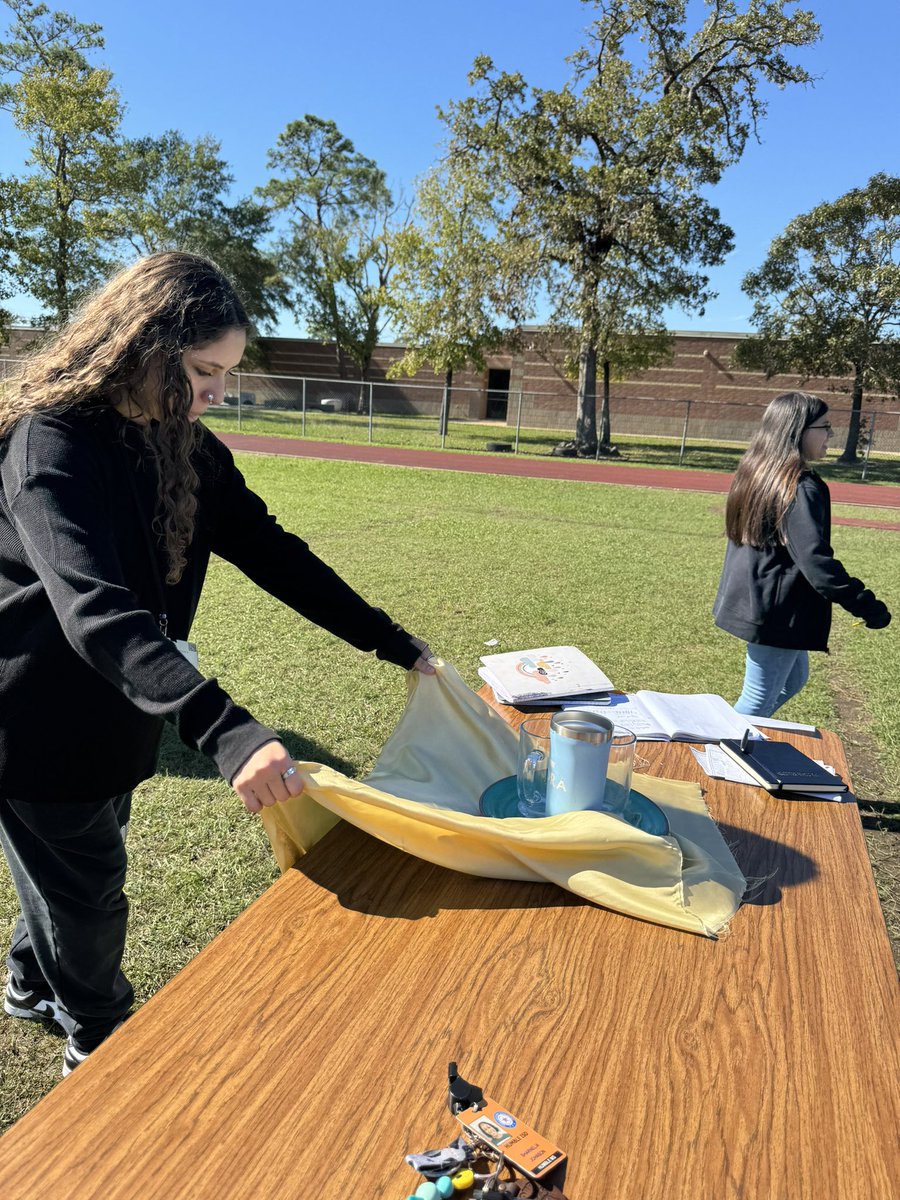 HumbleMSScience's tweet image. It’s not magic!! It’s Newtons Laws! @HumbleISD @Humble_2ndSci #doingsciencedaily