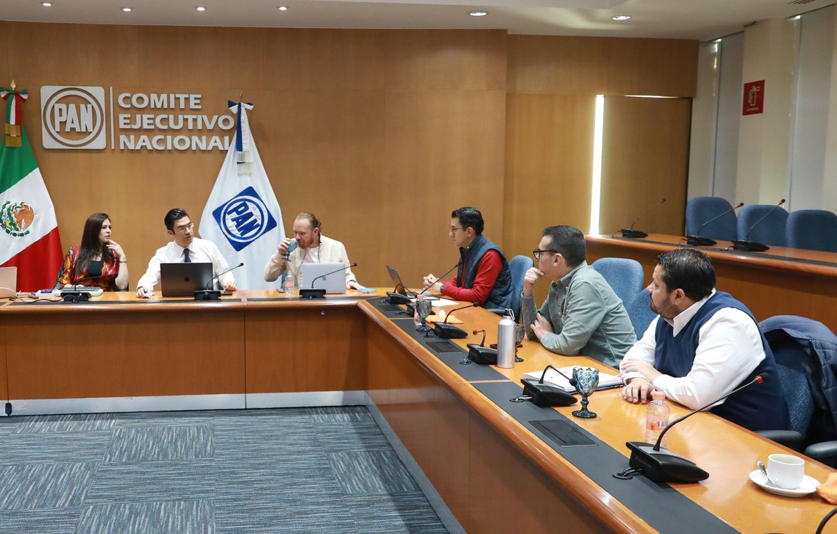 JorgeRoHe's tweet photo. En la nueva dirigencia de @AccionNacional estamos convencidos que el trabajo en equipo brinda mejores resultados. 

Seguiremos dando lo mejor de nosotros para defender a México del autoritarismo. 🇲🇽 https://t.co/bSzCU6g0yt