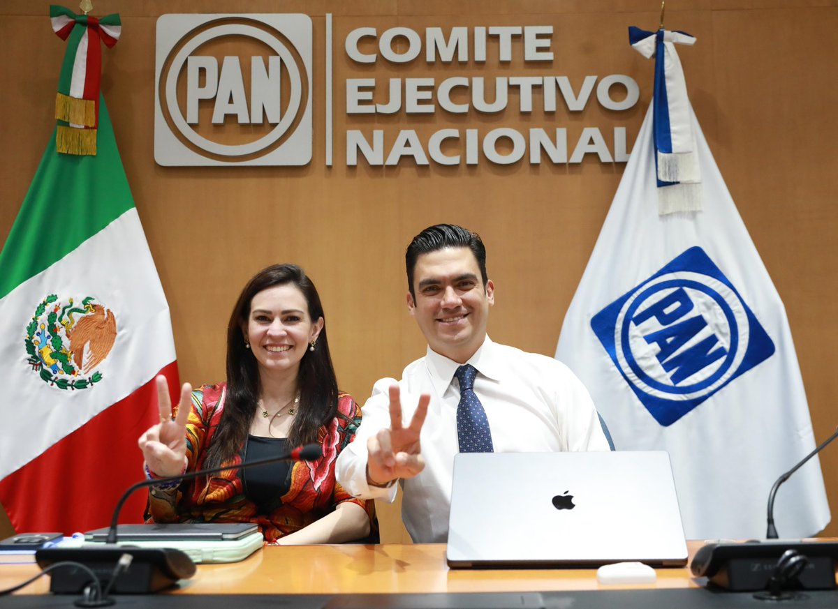 JorgeRoHe's tweet photo. En la nueva dirigencia de @AccionNacional estamos convencidos que el trabajo en equipo brinda mejores resultados. 

Seguiremos dando lo mejor de nosotros para defender a México del autoritarismo. 🇲🇽 https://t.co/bSzCU6g0yt