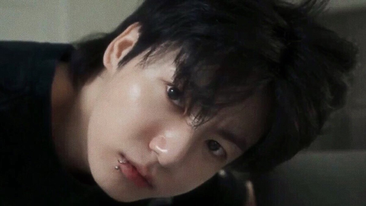 KaitoLunaa's tweet photo. 《 ترندینگ برای جونگکوکی🎀🤍 》
CONGRATULATIONS JUNGKOOK
GLOBAL POP STAR JUNGKOOK
#JungKook_Seven https://t.co/tIwqUarL7F