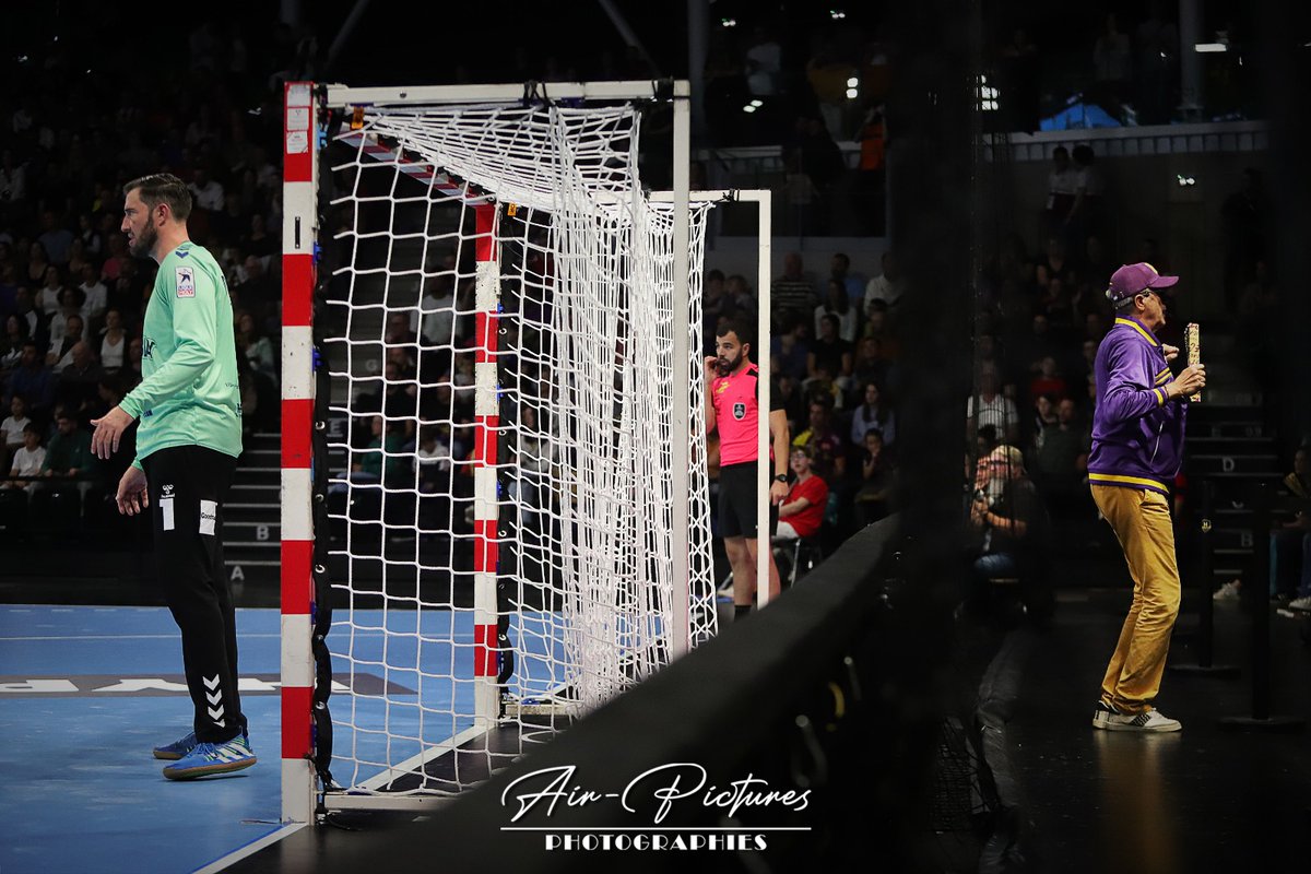 CyrilDumoulin's tweet photo. The show must go on 🔥
#tremblayhandball #Handball #HandballLife #HandballGame #HandballTeam #HandballVictory #WeAreHandball #HandballCommunity https://t.co/YgyxXwcyYH
