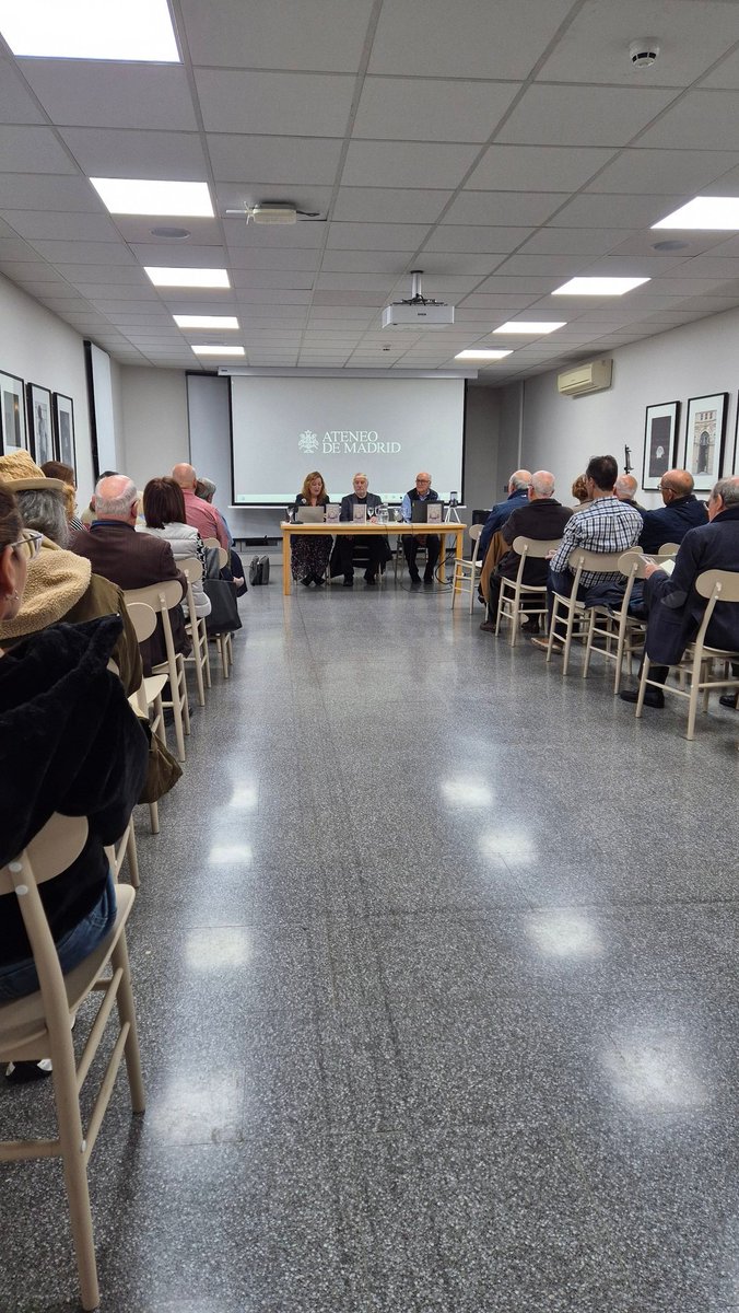 📚 Hoy hemos disfrutado de la presentación de "El tranvía de los sueños".

👥 Gracias a <a href="/mromerosaiz/">Miguel Romero Sáiz</a>, Fernando Martínez Laínez, Brígida de Fez Algarra y Carmen Bueno Acero por compartir este encuentro literario.

#Cultura #AteneoDeMadrid #ElTranvíaDeLosSueños