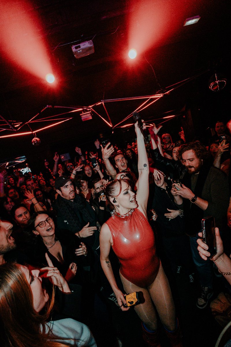 whatsupsahl's tweet photo. The last 2 shows of the Melt me down tour… Cologne and Paris. Fucking magic. More thoughts on what this tour has meant to me to come, but for now… here’s some of the chaos https://t.co/fVetWR4gAY