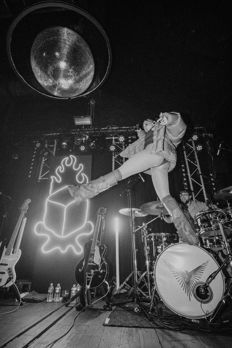 whatsupsahl's tweet photo. The last 2 shows of the Melt me down tour… Cologne and Paris. Fucking magic. More thoughts on what this tour has meant to me to come, but for now… here’s some of the chaos https://t.co/fVetWR4gAY
