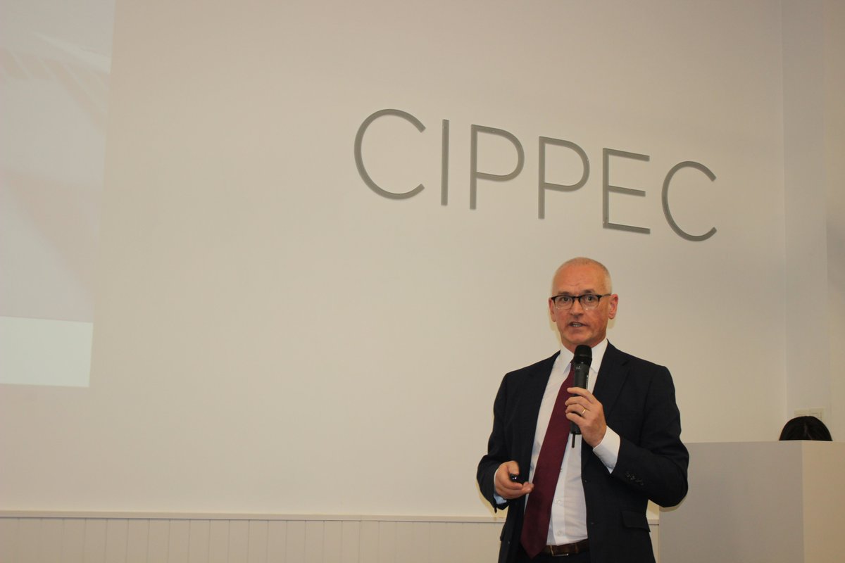 CIPPEC's tweet photo. Organizado por @CIPPEC, junto a la @IrlEmbArgentina y la @UEenARG , el conversatorio “Irlanda y Argentina: integración y desarrollo para un futuro sostenible” se realizó en el auditorio de #CIPPEC y convocó a personalidades de la política, la diplomacia, el empresariado y la cooperación internacional.