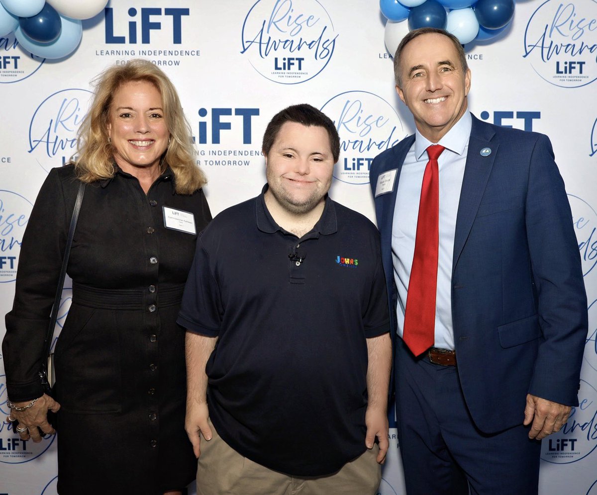 brucearector's tweet photo. Courage Award Honoree John Cronin, founder and Chief Happiness Officer of John’s Crazy Socks, gave an incredibly inspiring speech today at Clearwater’s The LiFT Academy 6th Annual Rise Awards. #SupportNeurodiversity #ClearwaterShines #RiseAwards2024 #LiFTCommunity https://t.co/RVkmkxpTVe