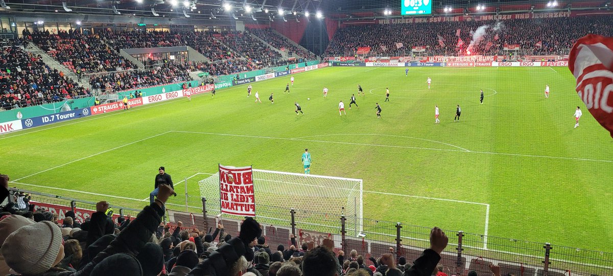 oldschool_STR's tweet photo. "Buon natala  figli di puttana" 🫢🇮🇹🤭
#vfb #vfbaway #regensburg  #ssvvfb #dfbpokal #kneitinger #dunkles https://t.co/IfskCyucRj
