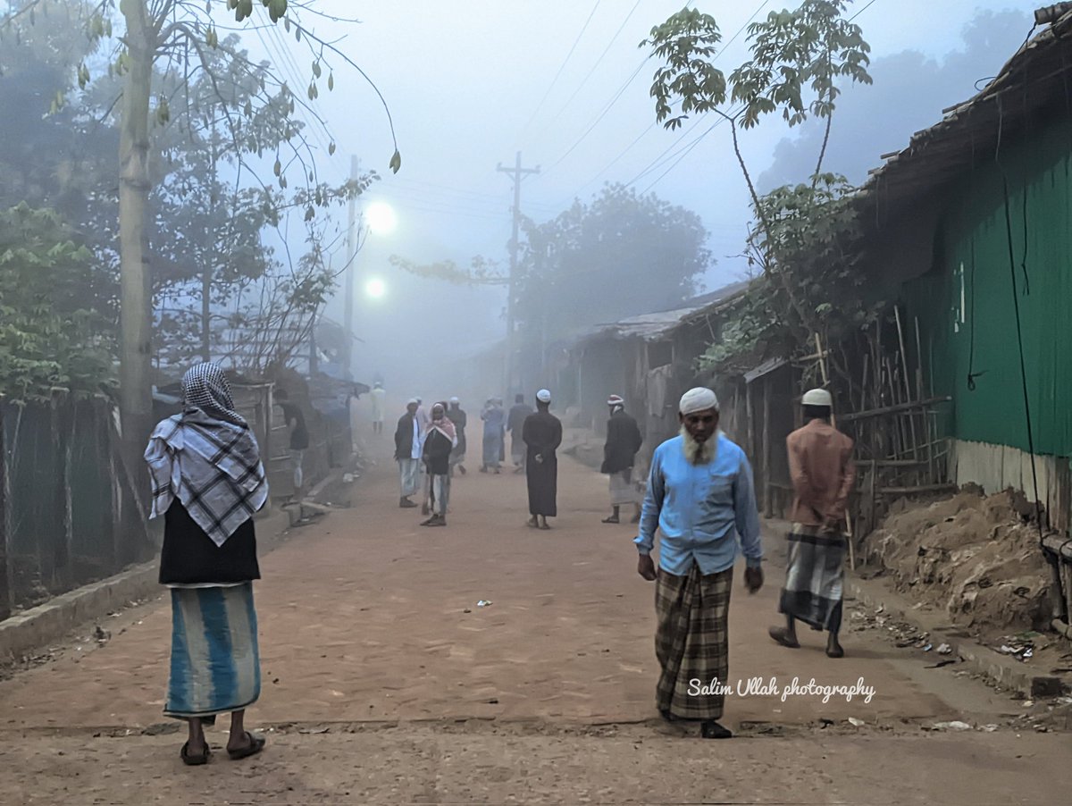 #RohingyaRefugeeLife
Winter season is coming. so many people suffering warm clothes in the rohingya refugee camp. specially orphan childs. vulnerable olderly person. who are not able to buy warm clothes and blanket