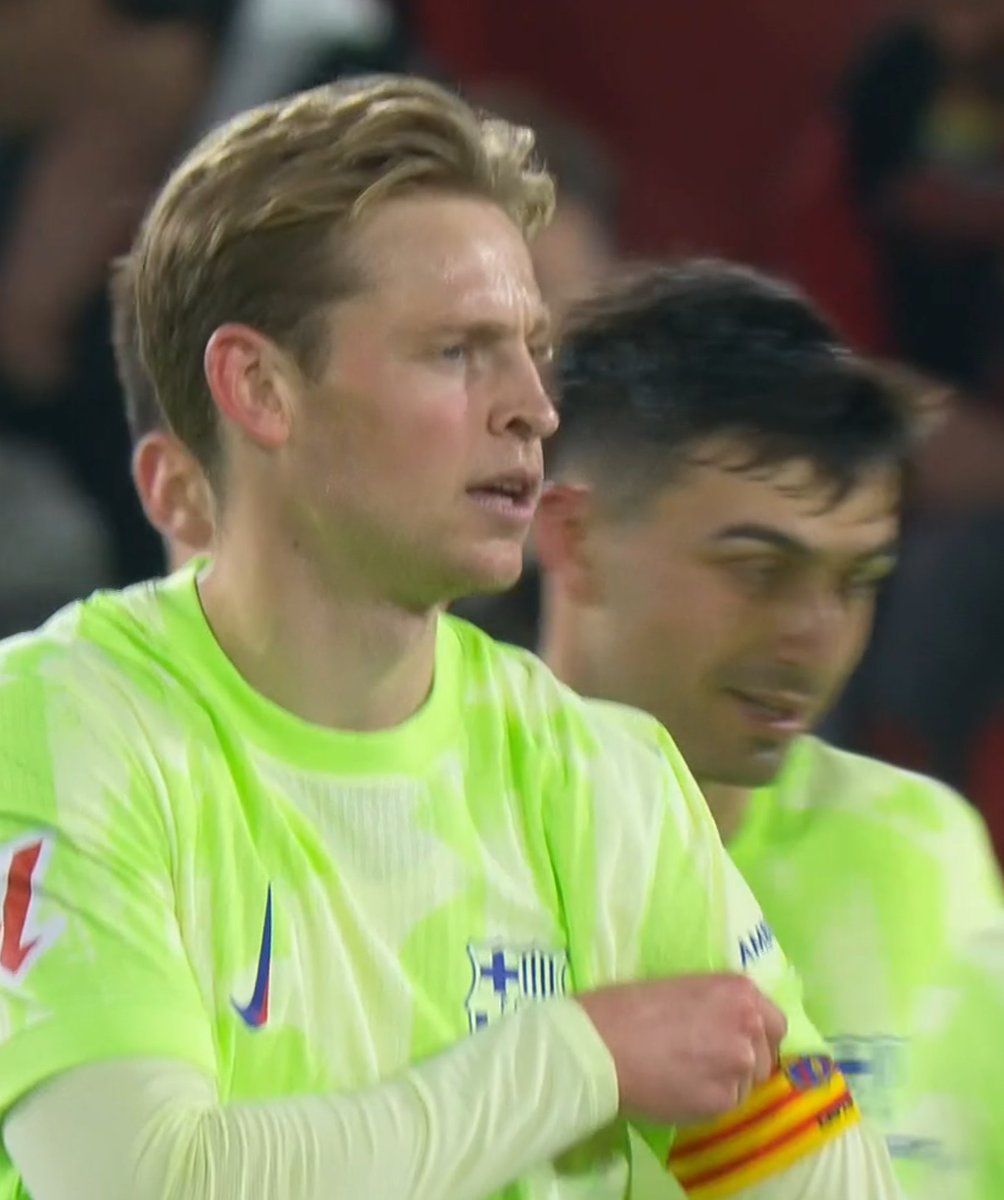 SantPedri's tweet photo. De uno en uno a pedir perdón a mi capitán Frenkie de Jong. De uno en uno, por favor. https://t.co/SCHCxl812V