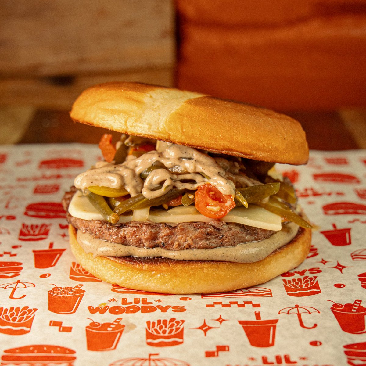 lilwoodys's tweet image. #lilwoodysburgeroftheweek: Da Guam Bomb

Grass-Fed Beef, Pepper Jack, Tinaktak (Charred Eggplant &amp;amp; Coconut Milk) Sauce, Finadeni (Soy, Lemon, Vinegar) Sauce-Marinated Green Beans, Tomatoes &amp;amp; Onions, Brioche Bun

Collab w/Elmer Dulla of Guamanian restaurant, FamilyFriend! til 12/9