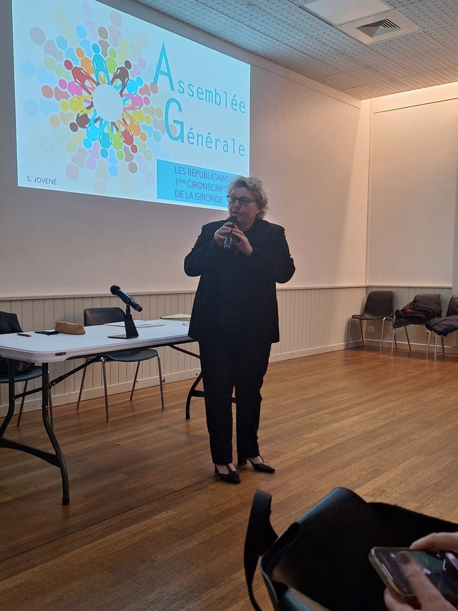LRGironde's tweet photo. Lundi, @JoveneSandrine , déléguée de la 1ère circonscription a réuni le comité puis les adhérents pour une assemblée générale.
Salle comble, adhérents motivés, militants convaincus pour enclencher l'année 2025 avec pour objectif : les municipales 2026.
#LesRepublicains #LR33 https://t.co/9Ji9gYJGSZ