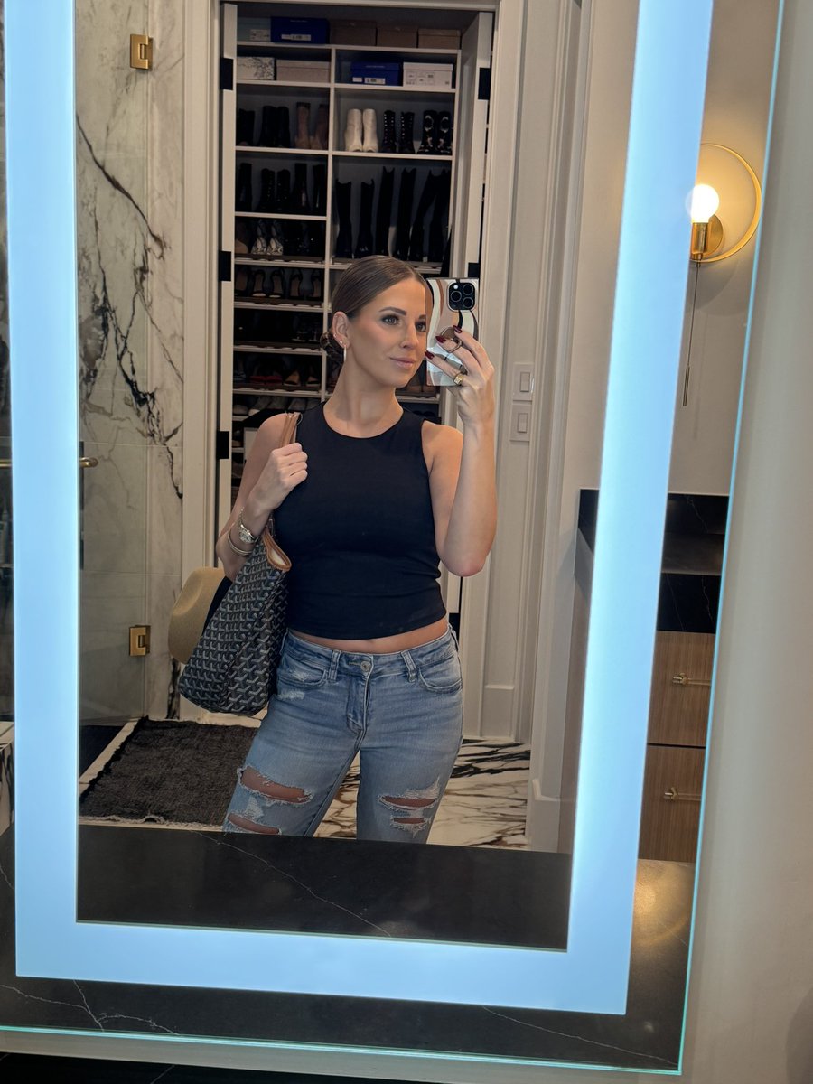 Tiffany Gomas tweet media