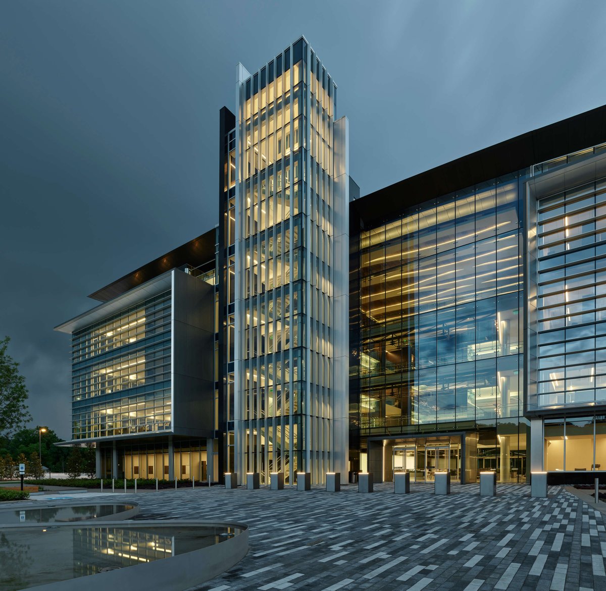 StructuresNovum's tweet image. Novum engineered, fabricated, and installed two facades at the atrium at the Bank of the Ozarks Headquarters in Little Rock, AR. The south atrium elevation measures 51’ wide by 77’ tall. The north atrium elevation measures 49’ wide by 77’ tall. 

#novum
#facade
#structuralglass