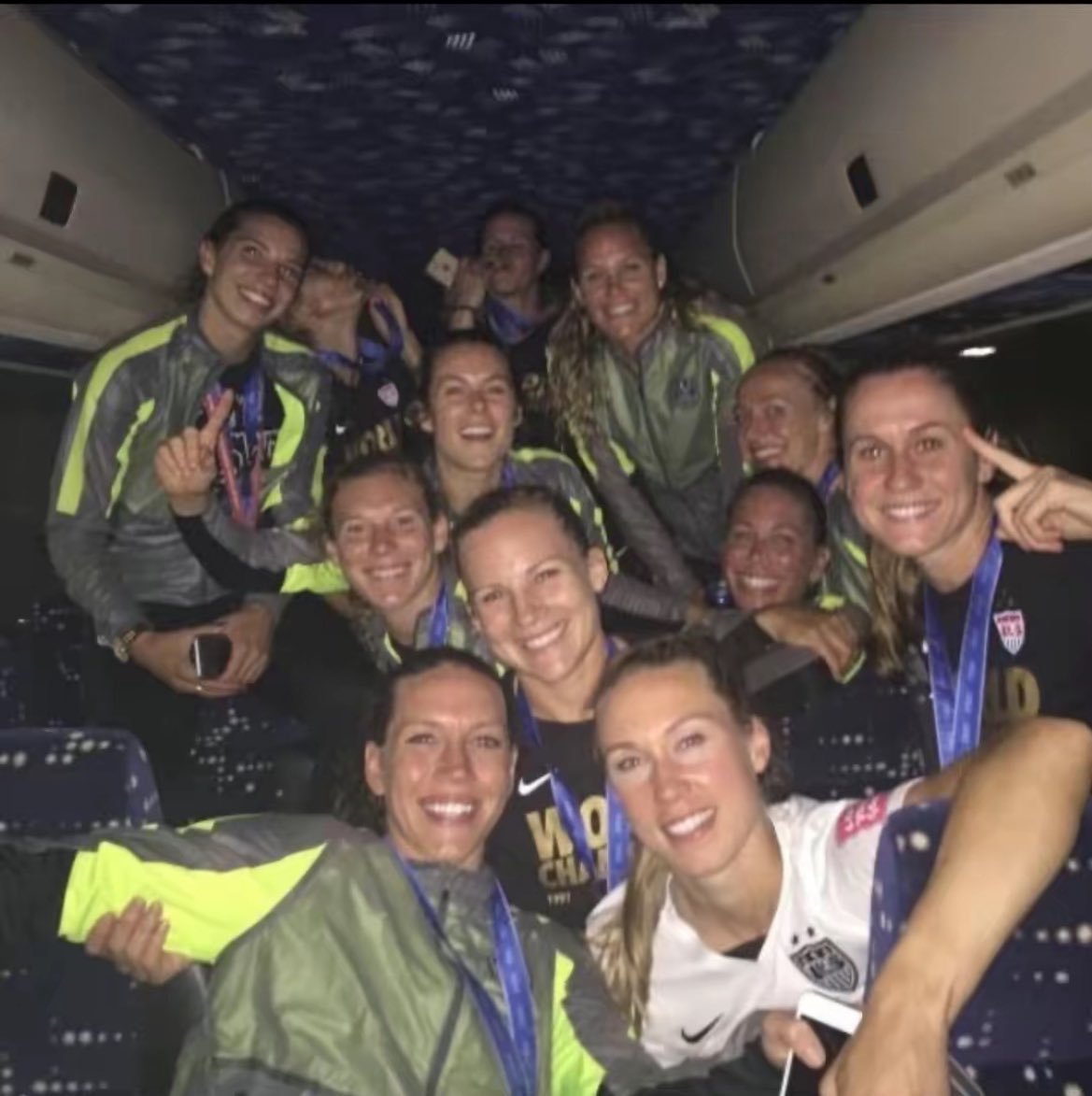 bellylint4's tweet photo. what do you mean the 2015ers are all gone after americas uncle alyssa naeher's final #uswnt match today https://t.co/BqPpK0nnVR