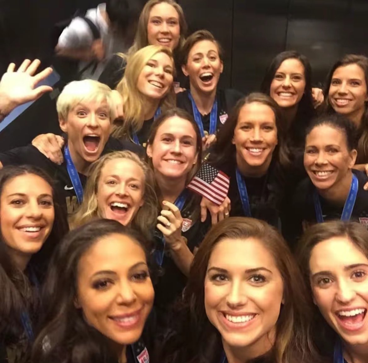 bellylint4's tweet photo. what do you mean the 2015ers are all gone after americas uncle alyssa naeher's final #uswnt match today https://t.co/BqPpK0nnVR