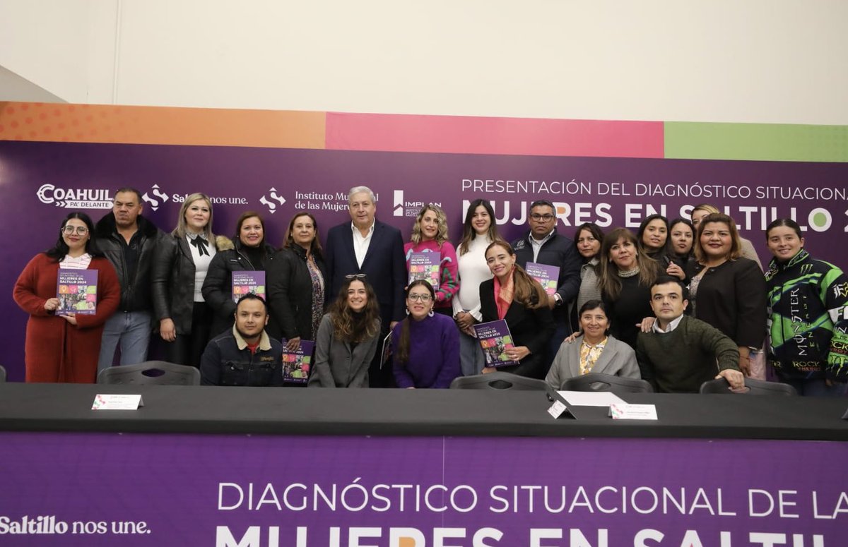Acompañado por mi esposa Beatriz, este día el <a href="/SaltilloGob/">Gobierno Municipal de Saltillo</a> a través del <a href="/mujeresaltillo/">Instituto Municipal de las Mujeres</a> en coordinación con el <a href="/implansaltillo/">IMPLAN SALTILLO</a>, presentamos el “Diagnóstico Situacional de las Mujeres en Saltillo 2024”, el cual ayudará en el diseño de políticas públicas futuras. #SaltilloNosUne