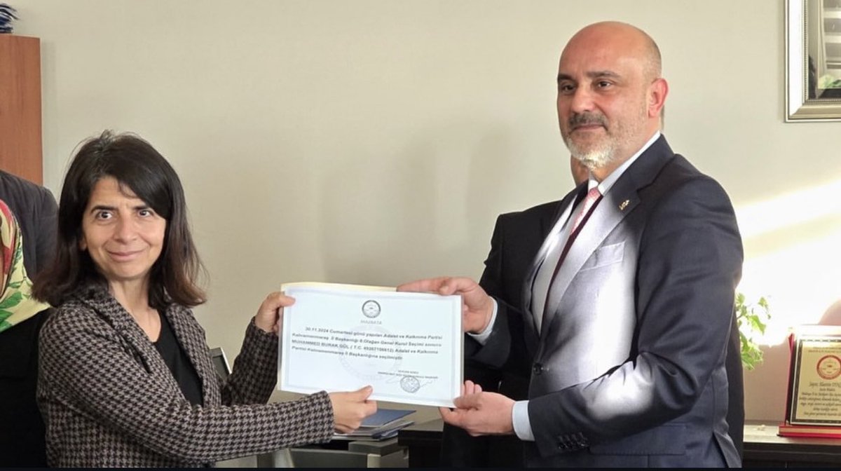memetbolukbasi's tweet photo. 30 kasım 2024 cumartesi günü yapılan Ak Parti Kahramanmaraş 8. Olağan Kongresi Sonucunda İl Başkanı seçilen Av. M.Burak Gül ve yönetim kurulu üyelerimiz yapılan törenle mazbatayı teslim aldık. 
Teşkilatımıza ve bu kutlu yolda görev alan  dava arkadaşlarımıza hayırlı olsun. https://t.co/FnyXD41jJa